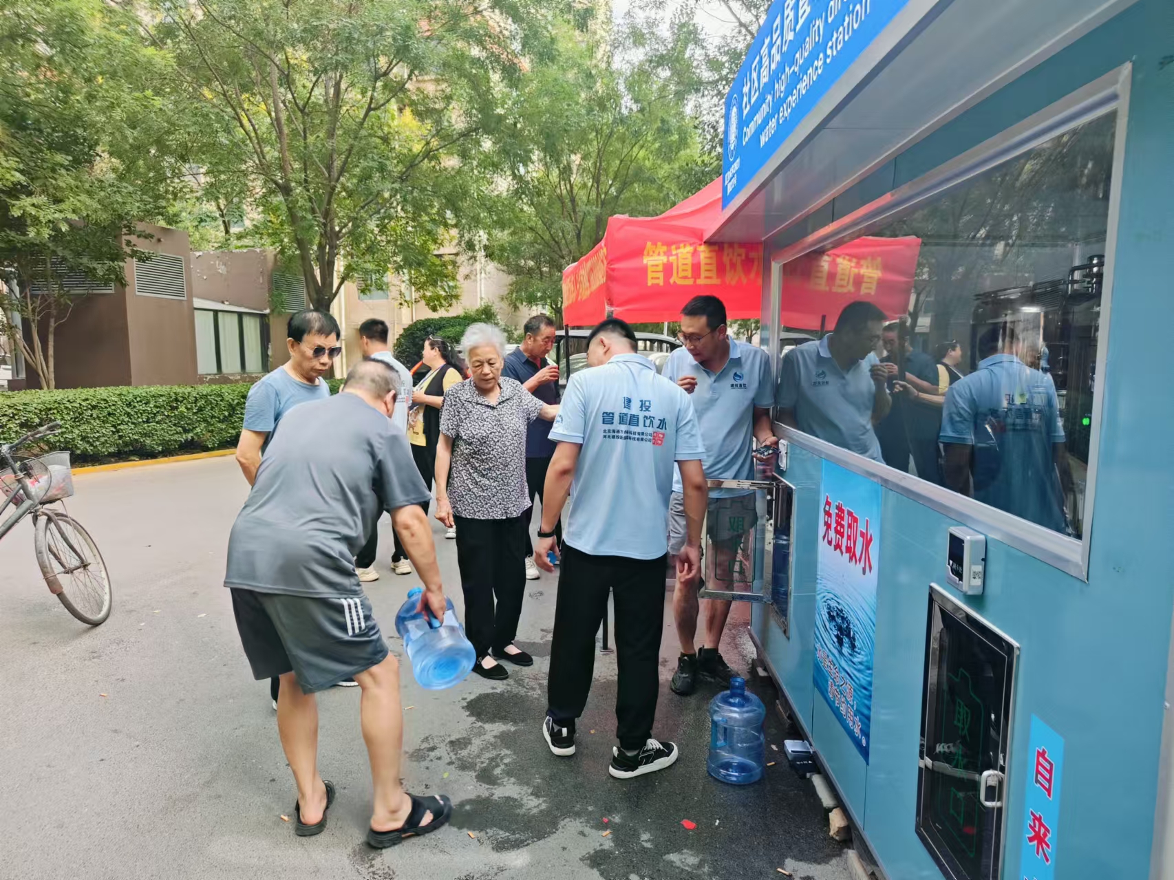 海通水务走进邯郸市枫丹白露小区，开启管道直饮水意愿征集活动，引领健康饮水新风尚